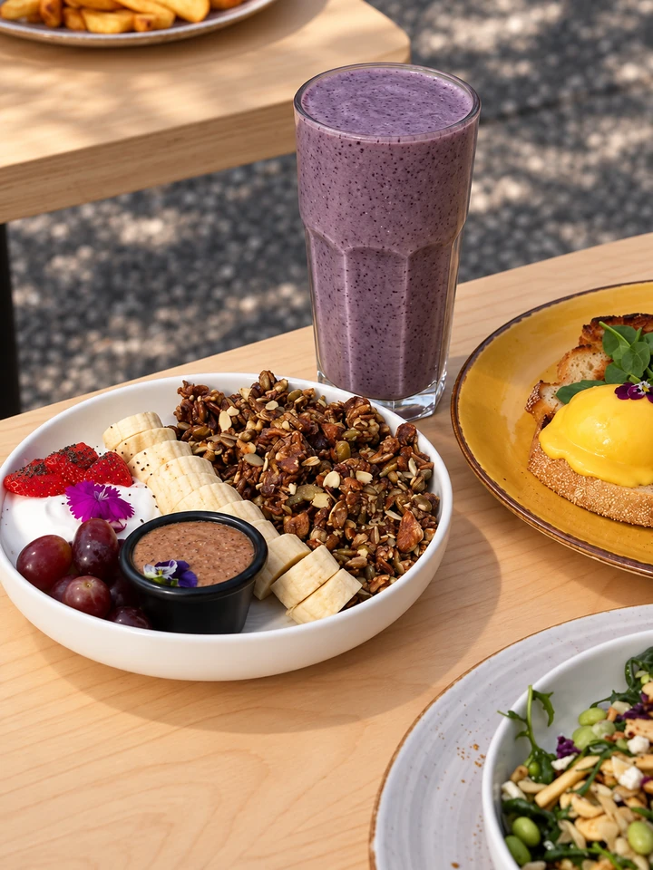 Breakfast plates and a berry smoothie at Sidetrack cafe